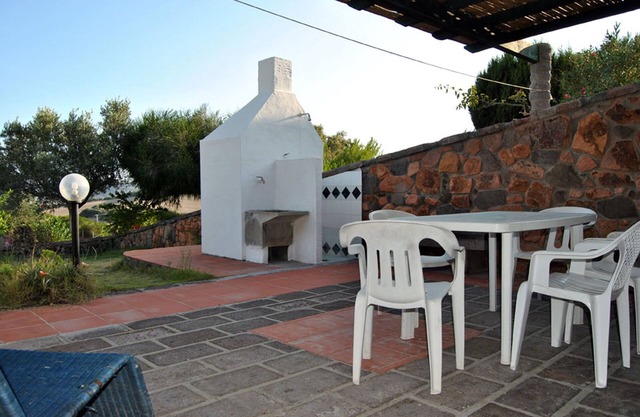 Two adjoining apartments sleeps 8/10, veranda, barbecue and olive garden