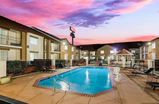 Two Affordable Rooms Near Knoxville Convention Center – 10 Miles