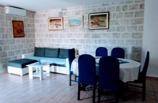 Two bedroom apartment with terrace Drvenik Mali, Drvenik (A-17910-a)