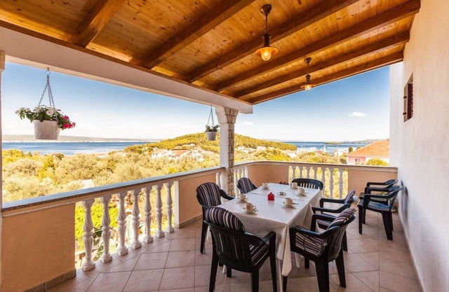 Two bedroom apartment with terrace and sea view Kukljica, Ugljan (A-8238-a)