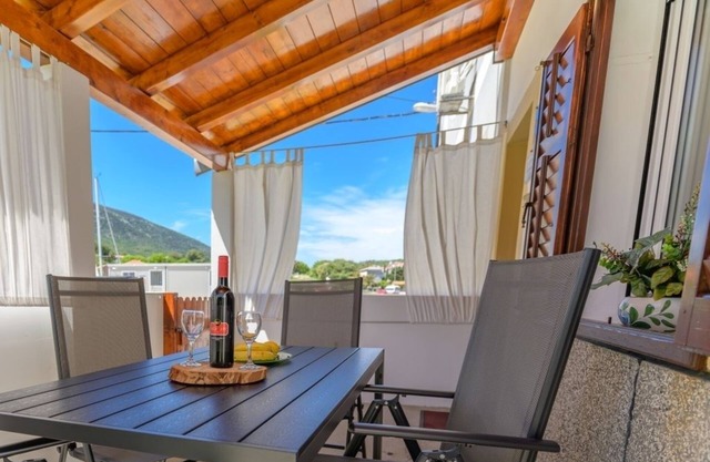 Two bedroom apartment near beach Nerezine, Lošinj (A-7963-a)