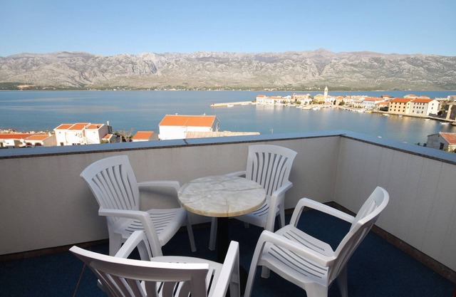 Two bedroom apartment with terrace and sea view Vinjerac, Zadar (A-5811-b)