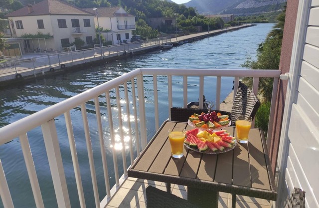 Two bedroom apartment with balcony Rogotin, Neretva Delta - Ušće Neretve (A-23141-a)