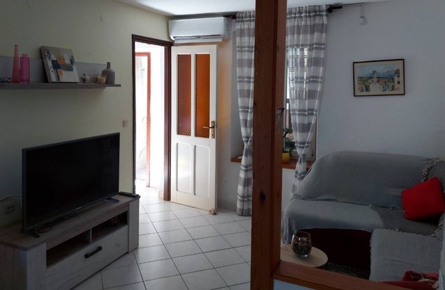 Two bedroom apartment with terrace Veli Iž, Iž (A-18697-a)