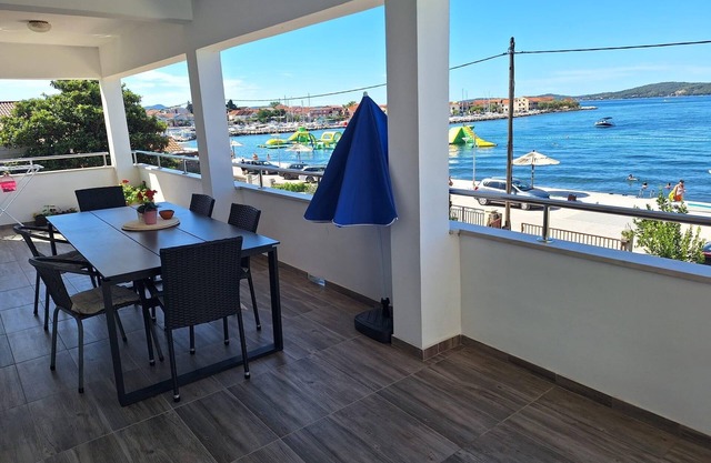 Two bedroom apartment near beach Bibinje, Zadar (A-5780-a)