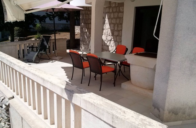 Two bedroom apartment near beach Lukoran, Ugljan (A-8494-b)