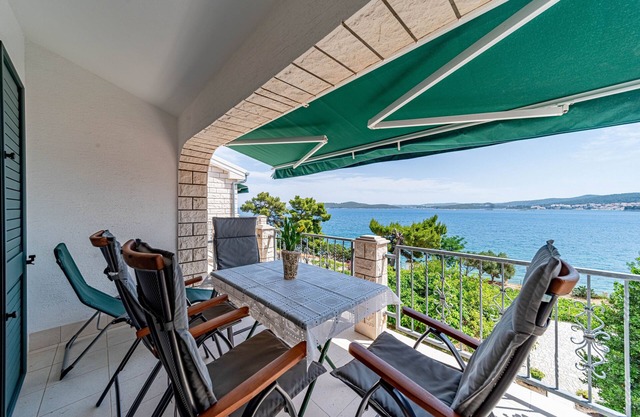 Two bedroom apartment near beach Kučište - Perna, Pelješac (A-21507-e)