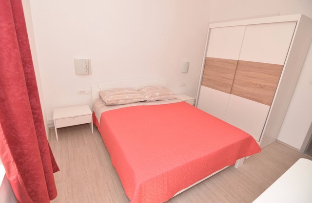 Two bedroom apartment near beach Tkon, Pašman (A-16589-c)