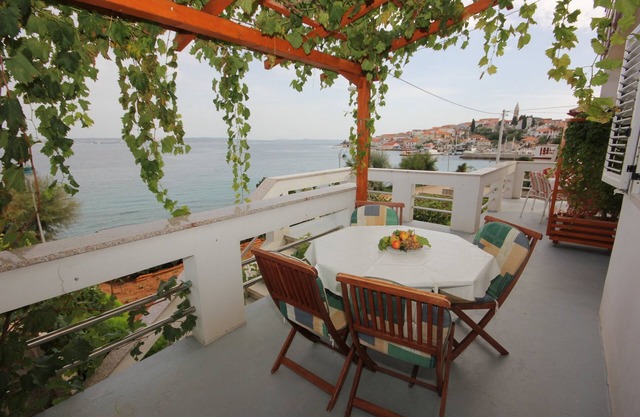 Two bedroom apartment near beach Kali, Ugljan (A-8503-a)