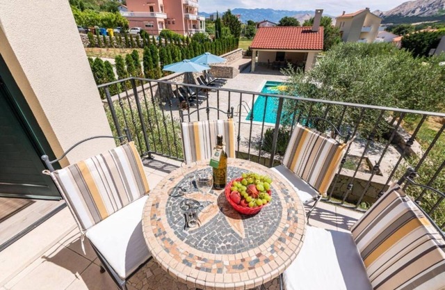 Two bedroom apartment with balcony Jurandvor, Krk (A-24113-c)