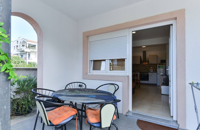 Two bedroom apartment with terrace Zadar (A-20037-b)