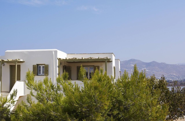Two bedroom apartment with one bathroom, sea view, breakfast incl.