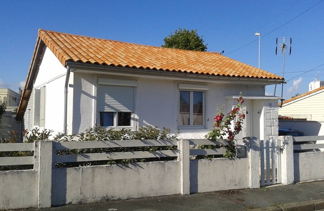 Two bedroom house with small garden between La Rochelle and Île de Ré