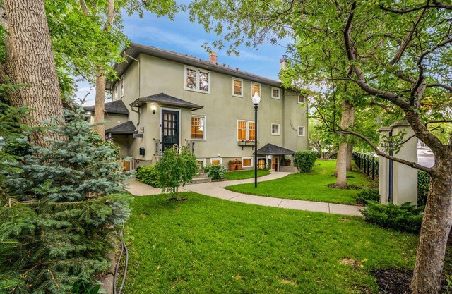 Two-Bedroom Inner-City Heritage Home With Contemporary Furnishings and Parking