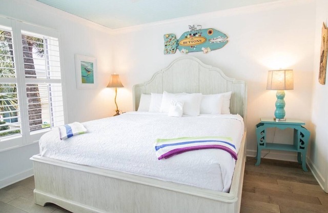 Two Bedroom Two Queen and One King, Sleeps 6