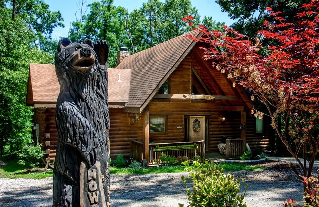 Two Master Suites, Great for 2 couples, Walking distance to Thunder Ridge Arena