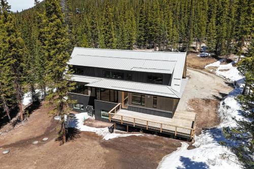 Two Mile Pines Luxe 5BR Forest Retreat
