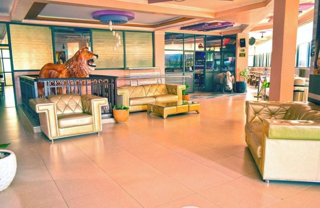 Two Oceans Hotel-Voi