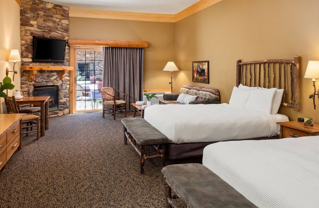 Two Queen Fireplace Suite With Access to Pool, Hot Tub, and Gym