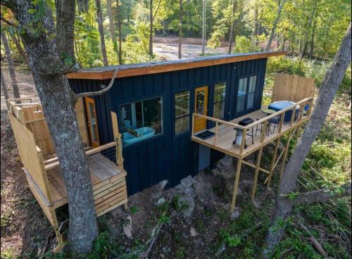 Two Tree Retreet! A Bougie Getaway On The Creek