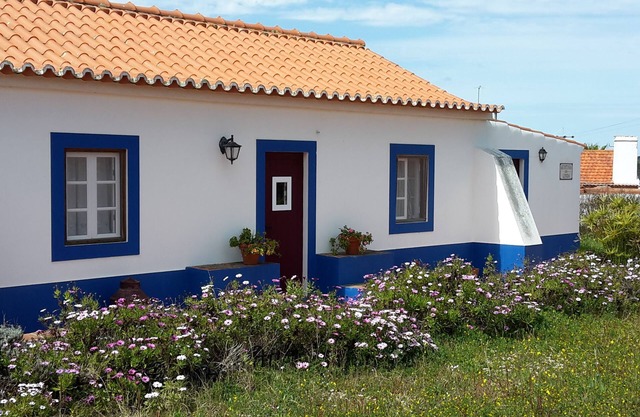 TYPICAL COTTAGE 5 KMS TO THE BEACH