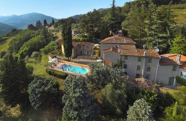 Typical tuscan farmhouse, between Florence and Bologna, swimming pool