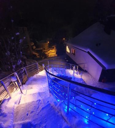 U Tadka dom z jacuzzi na zielonej