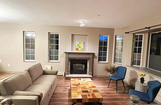 UBC trailhead villa ,beaches in10 minuteswalk,local boutique restaurant 5minutes
