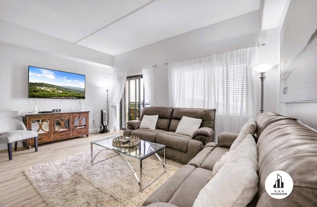 Uhost AI | 2BR Retreat | Scenic Views & Comfort