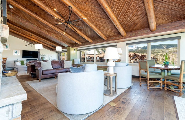 Ultimate Family Penthouse: 5BR, Chef’s Kitchen, Ski-In/Ski-Out in Telluride