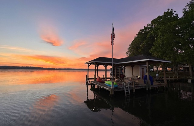 Ultimate Family Lakehouse- wide water views!
