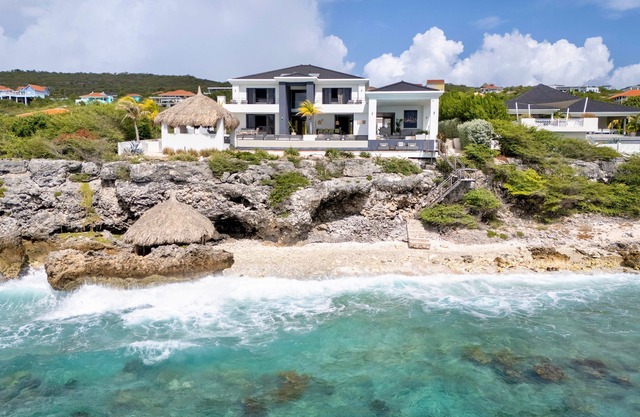 Ultimate Luxury Oceanfront Villa w/Private beach & Ocean access