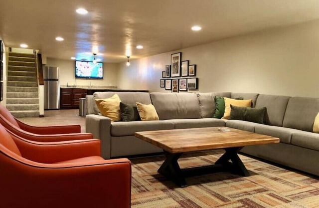 Ultimate Tailgate House: Titletown & Lambeaun