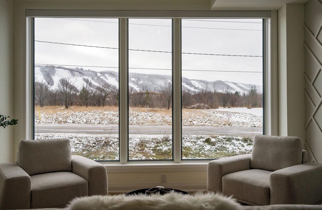 ULTRA LUXURY BLUE ROSE CHALET BUILT IN 2023 HOSTS 12 GUESTS GYM/HOTTUB/GAMES