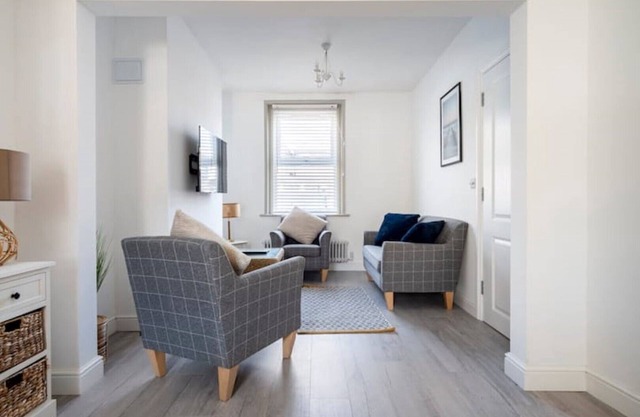 Ultramarine - Fisherman’s cottage Poole Quay