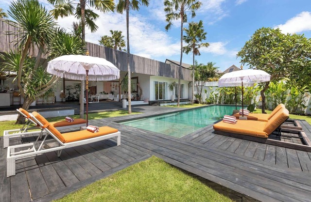 Umalas 5BR Bohemian Escape Rice Fields + Yoga & Spa w/12min To Beach