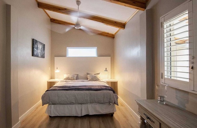 Umhlanga Lodge -No children