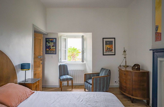 un Manoir du Xviième à Proximité des Plages et du Port, 4 Chambres, 7 Couchages