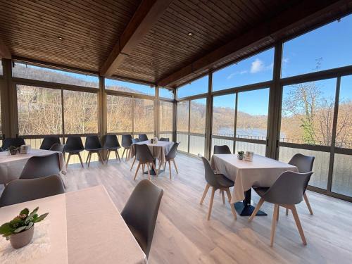 Una Finestra Sul Lago