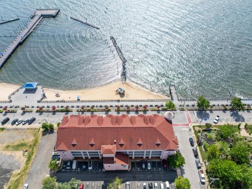 Unbelievable Beach Views For 6