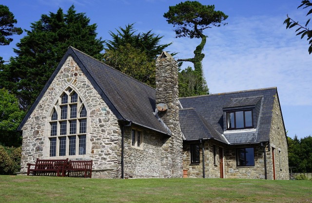 Unbelievable sea views/4 bedrooms/sleeps 10/beach access/Free Parking,