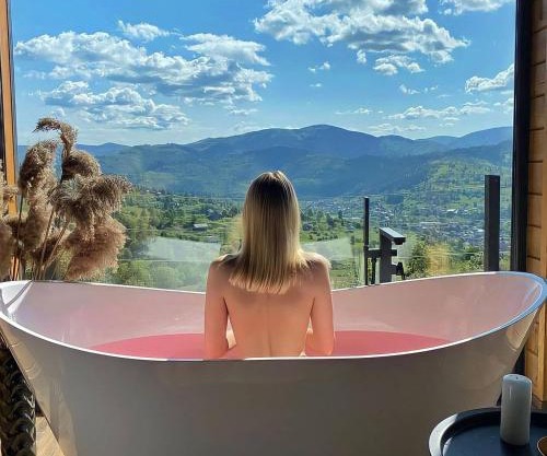 Under Sky Slavske - Котеджі з Теплим басейном ,чаном-джакузі, панорамною ванною та PlayStation 5