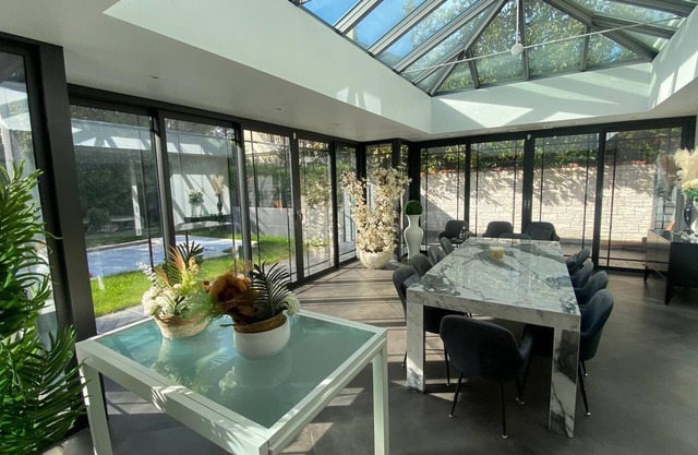 Une Villa de Rêve Pour les Jeux Olympiques à La Varenne : Détente et Élégance -