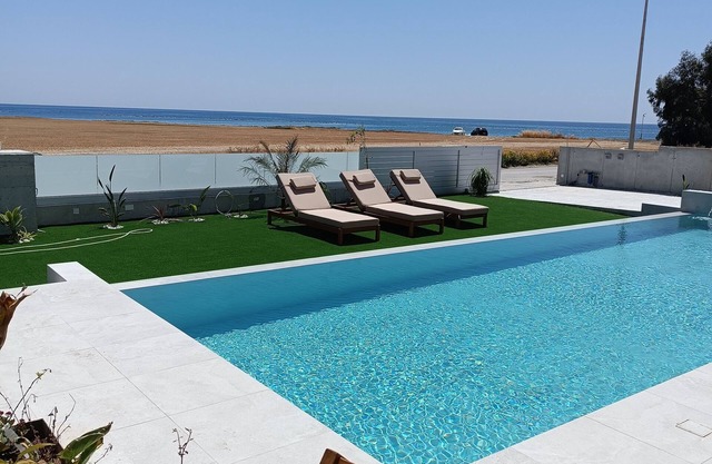 Unic 4 bedrooms beach villa nBig private pool nJuccuzy nBarrel saunanSea view