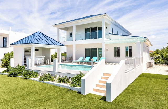 Unique Blue Top Villa! with 4 bedrooms, Waterfront