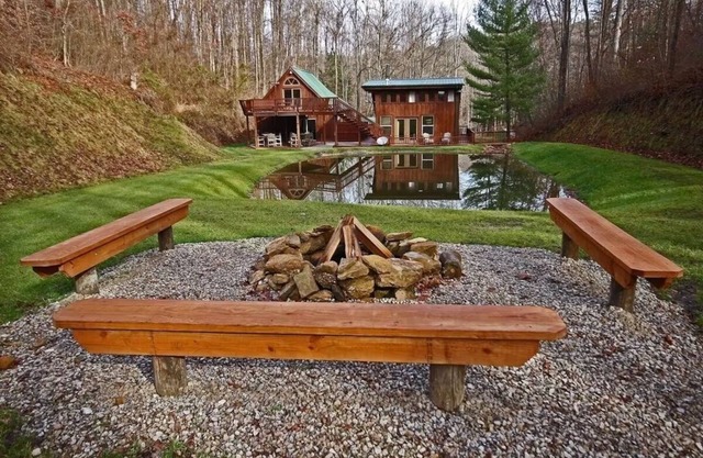 Unique 2 Structure Cabin - Hot Tub-Pool Table-Foosball - Heart of Hocking Hills