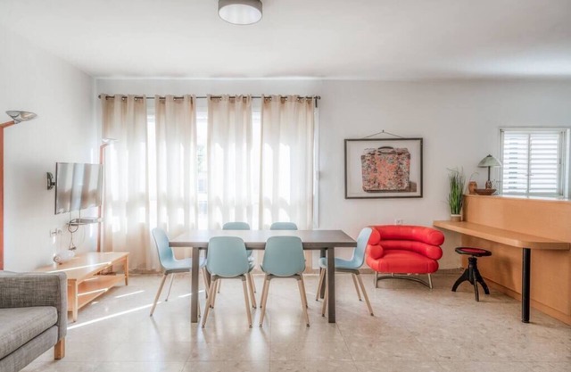 Unique 2BR Frishman by Holiday-rentals SAFE ROOM