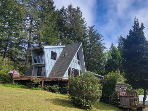 Unique A-Frame Cabin with Sauna- Deja Vu