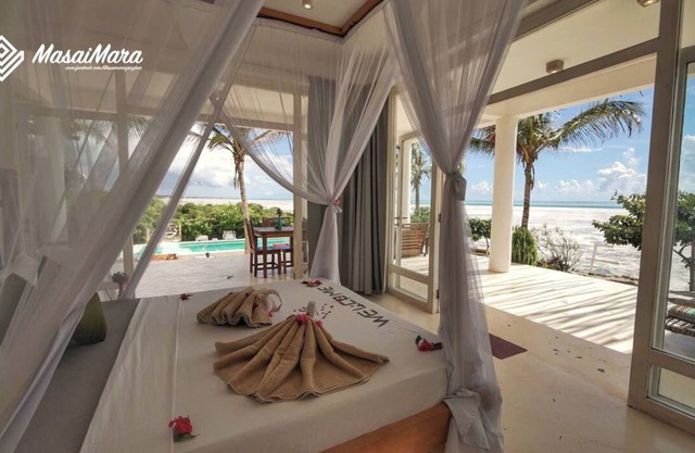 Unique beachfront boutique hotel with infinity pool, facing the indian oceann