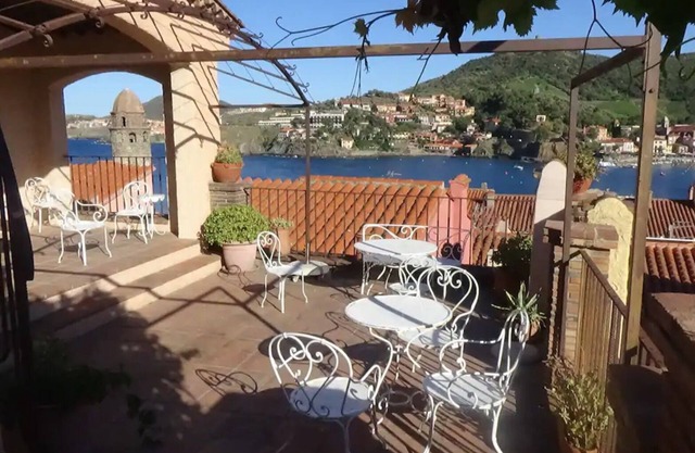 Unique catal. Traditional house with stunning views of the bay & mountains in d. Old town